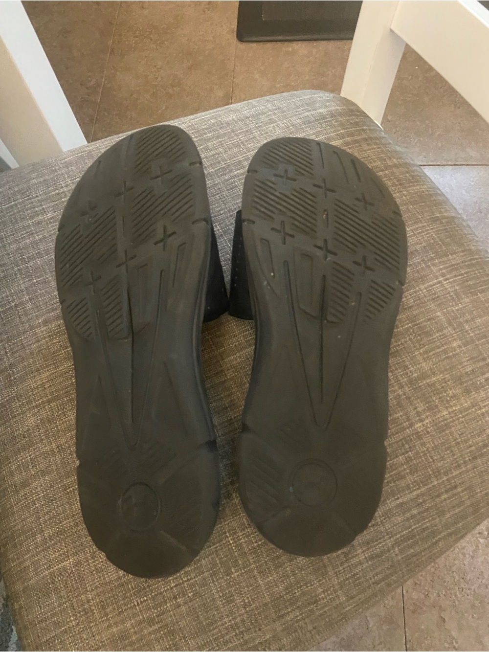 Under Armour Kids Black Slide Sandals with White Logo Accent - Picture 4 of 4